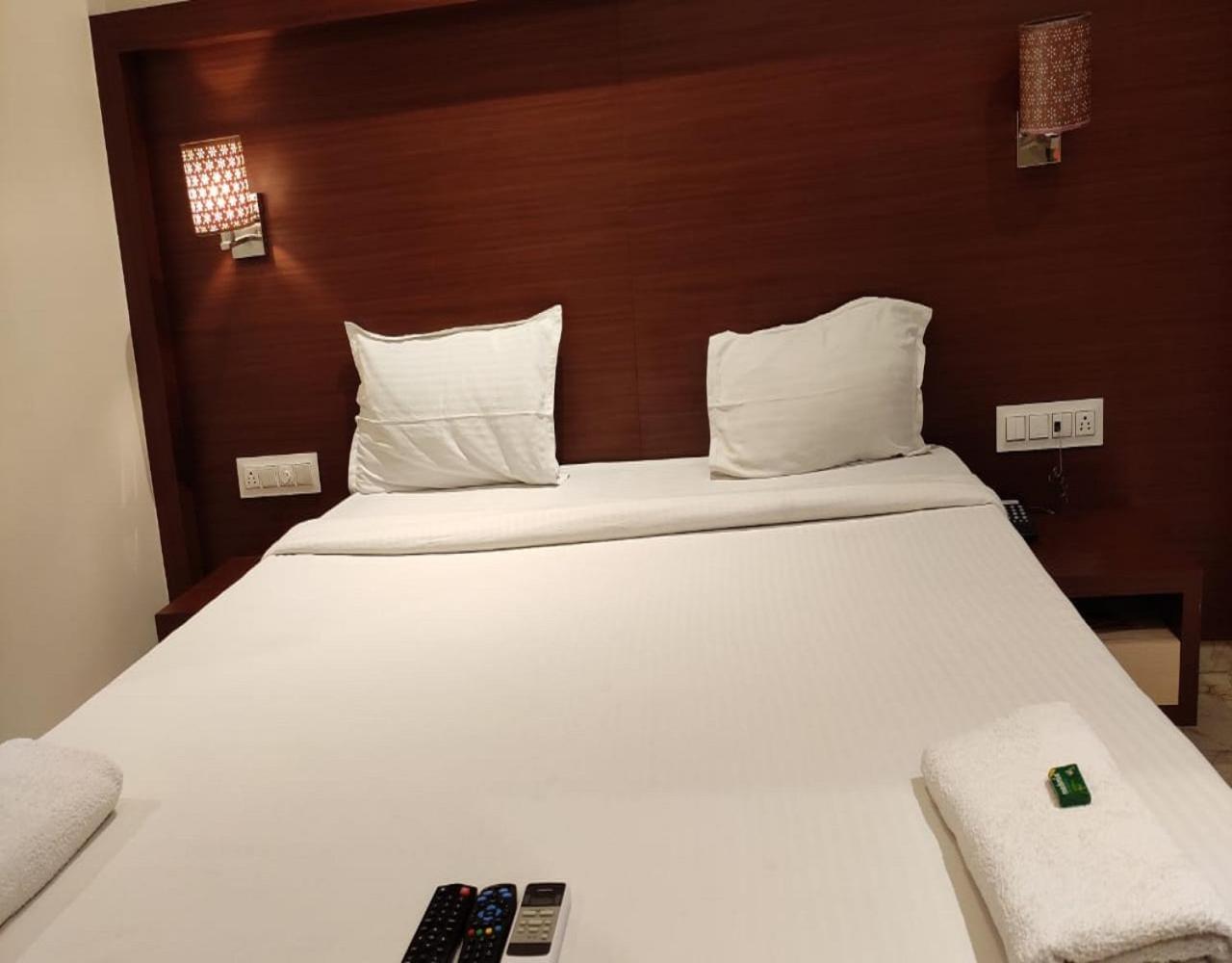 Fabhotel Spring Inn - Nr Borivali Station Malad Exterior photo